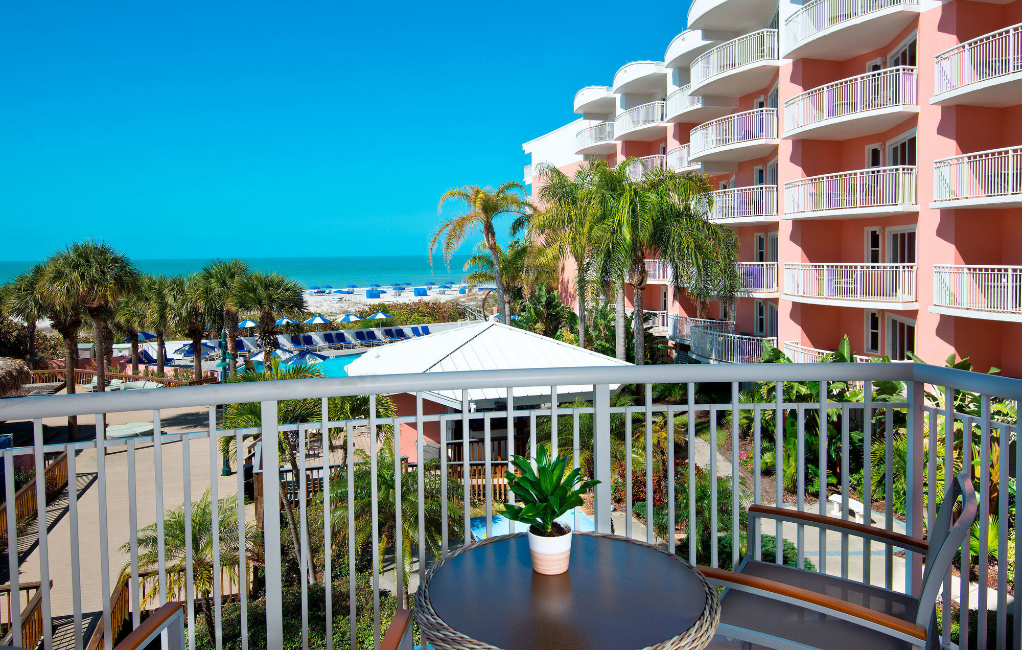 Beach House Suites By The Don Cesar Сант Пит Бич Номер фото